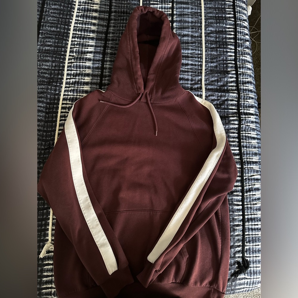 Burgundy hoodie (mens size large)